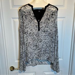 Torrid Sleeveless Black and White Print Top
